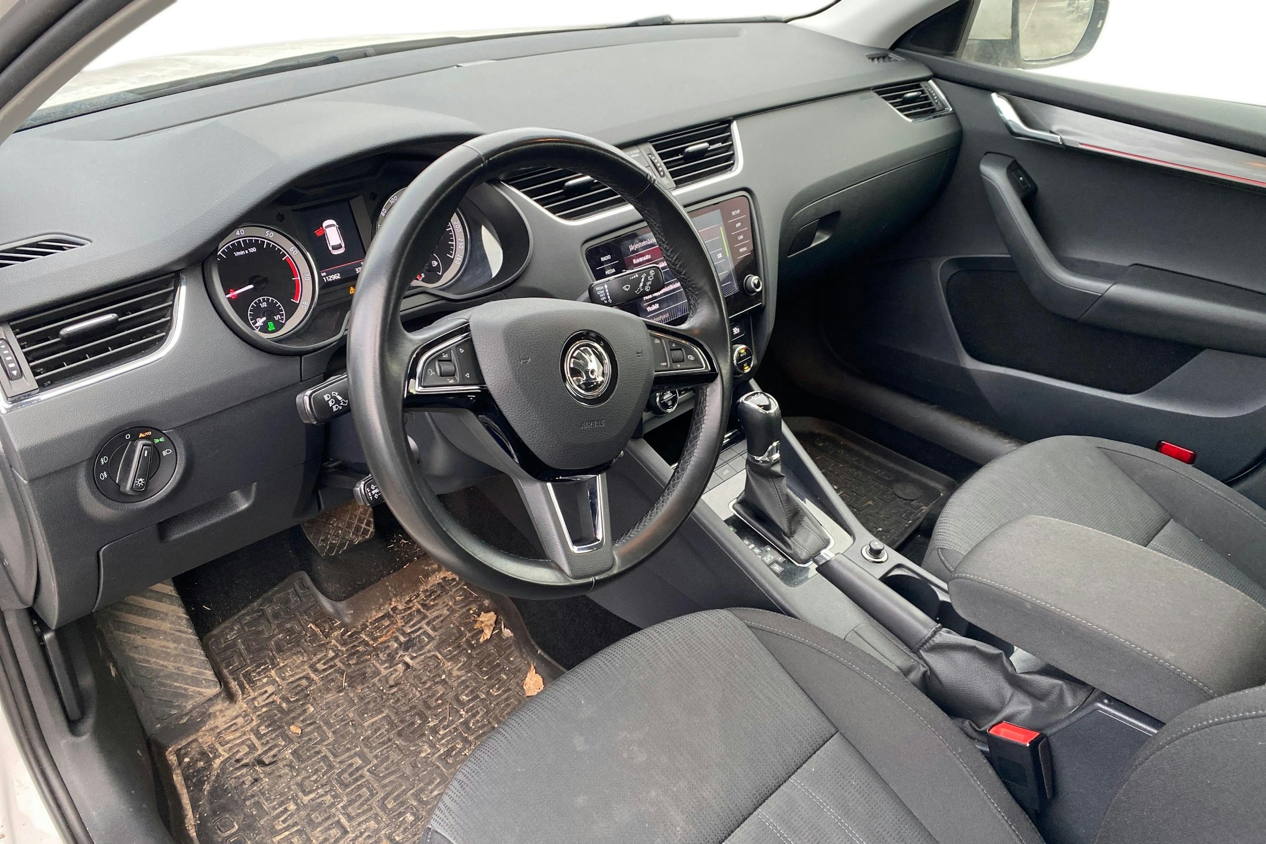 valkoinen Skoda Octavia 2020 kuva 3.