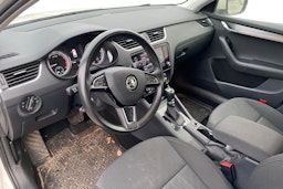 valkoinen Skoda Octavia 2020 kuva 3.