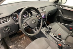 valkoinen Skoda Octavia 2020 kuva 7.