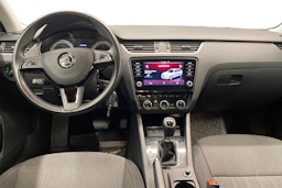 valkoinen Skoda Octavia 2020 kuva 9.