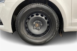 valkoinen Skoda Octavia 2020 kuva 11.