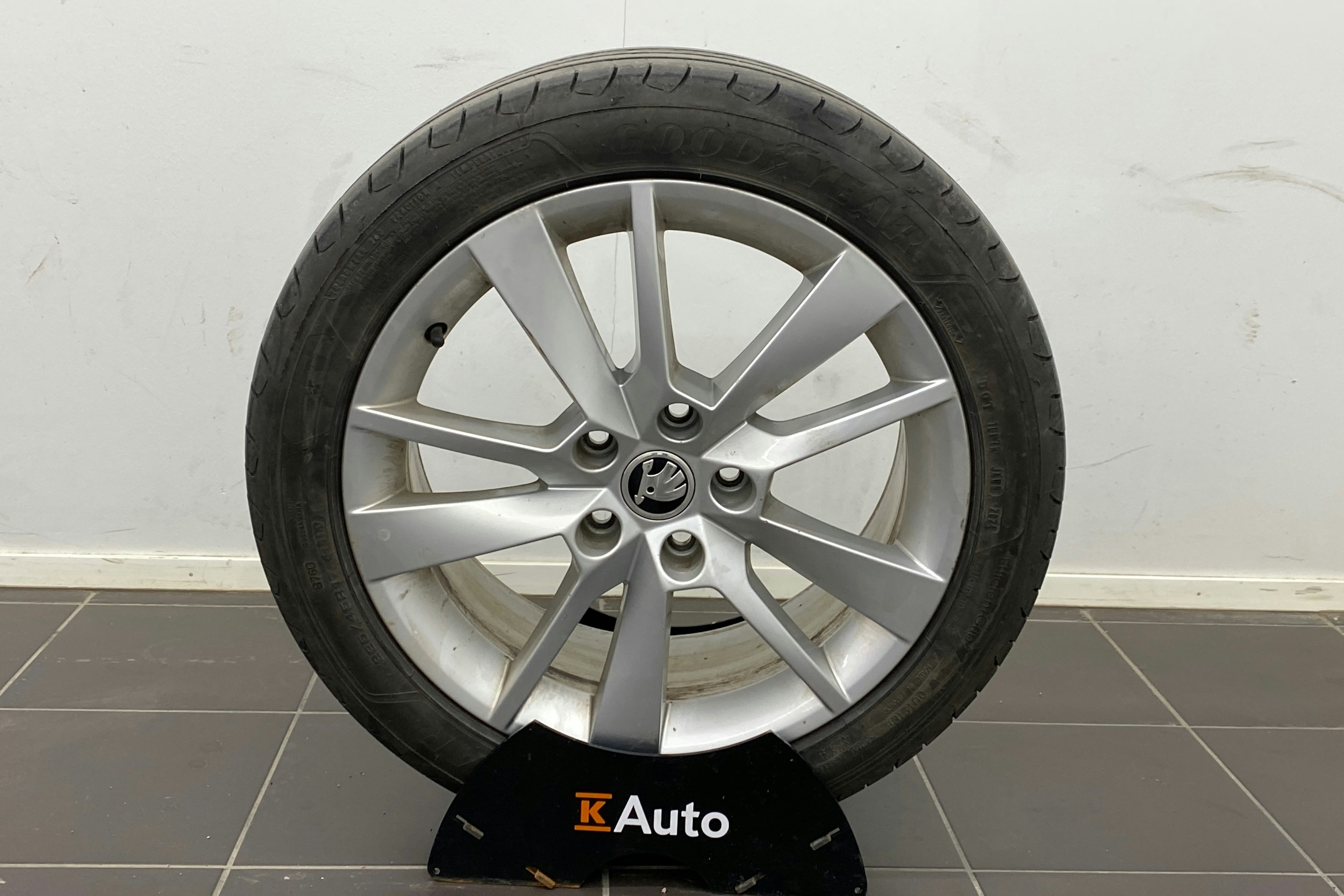 valkoinen Skoda Octavia 2020 kuva 13.