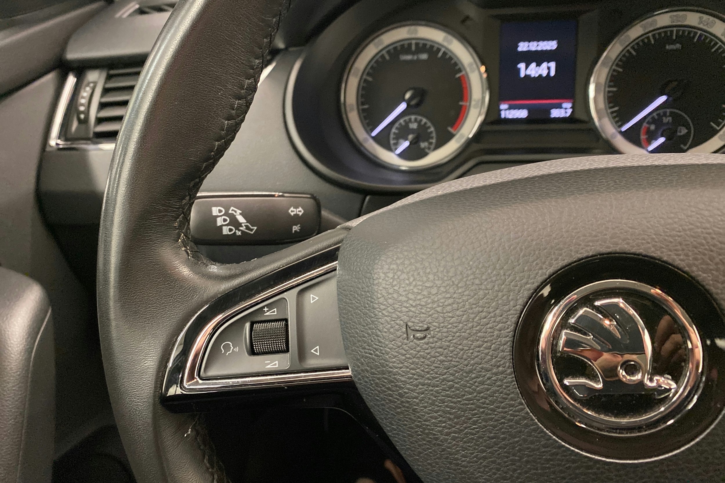 valkoinen Skoda Octavia 2020 kuva 15.