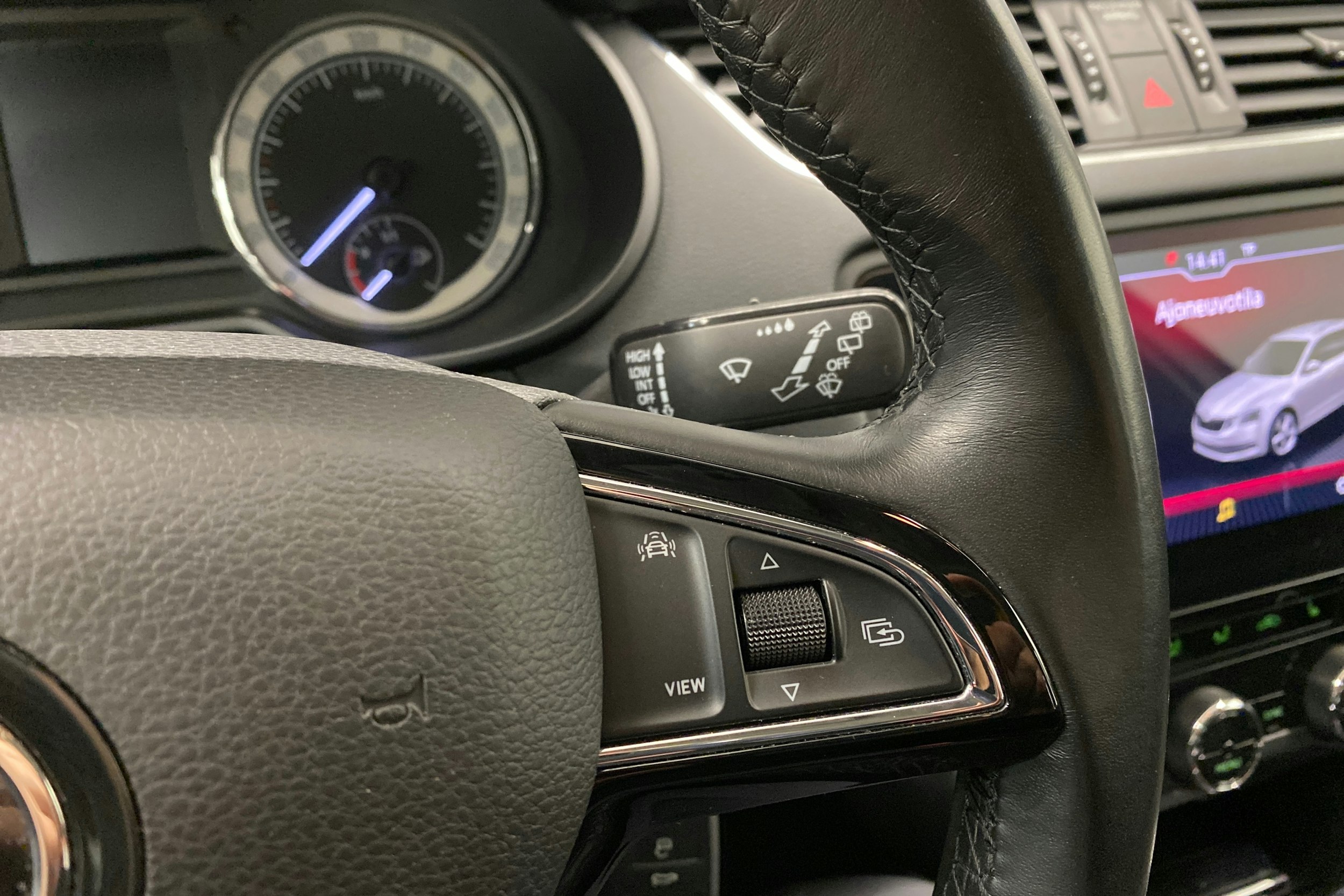 valkoinen Skoda Octavia 2020 kuva 16.