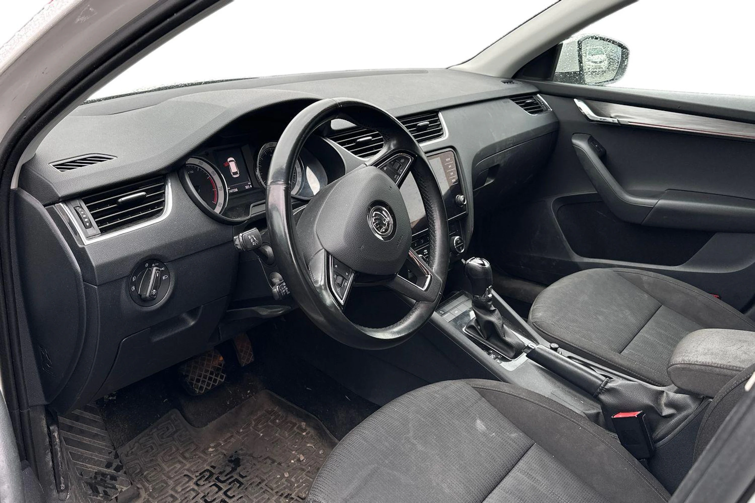 valkoinen Skoda Octavia 2020 kuva 3.