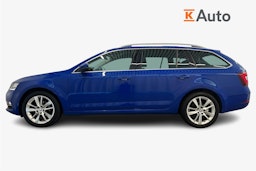 sininen Skoda Octavia 2020 kuva 6.