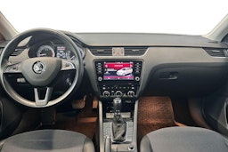sininen Skoda Octavia 2020 kuva 9.