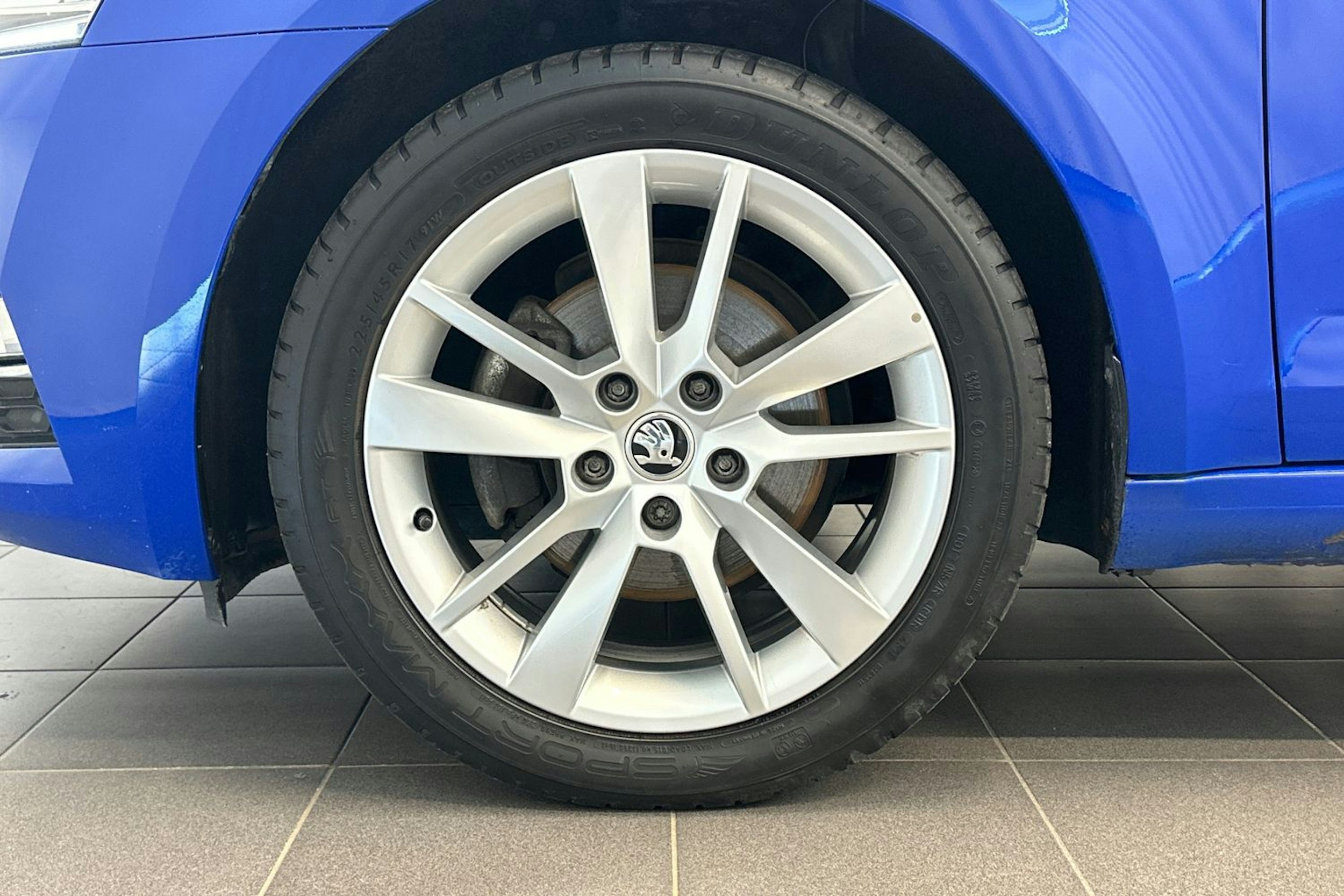 sininen Skoda Octavia 2020 kuva 11.