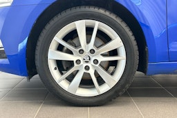 sininen Skoda Octavia 2020 kuva 11.