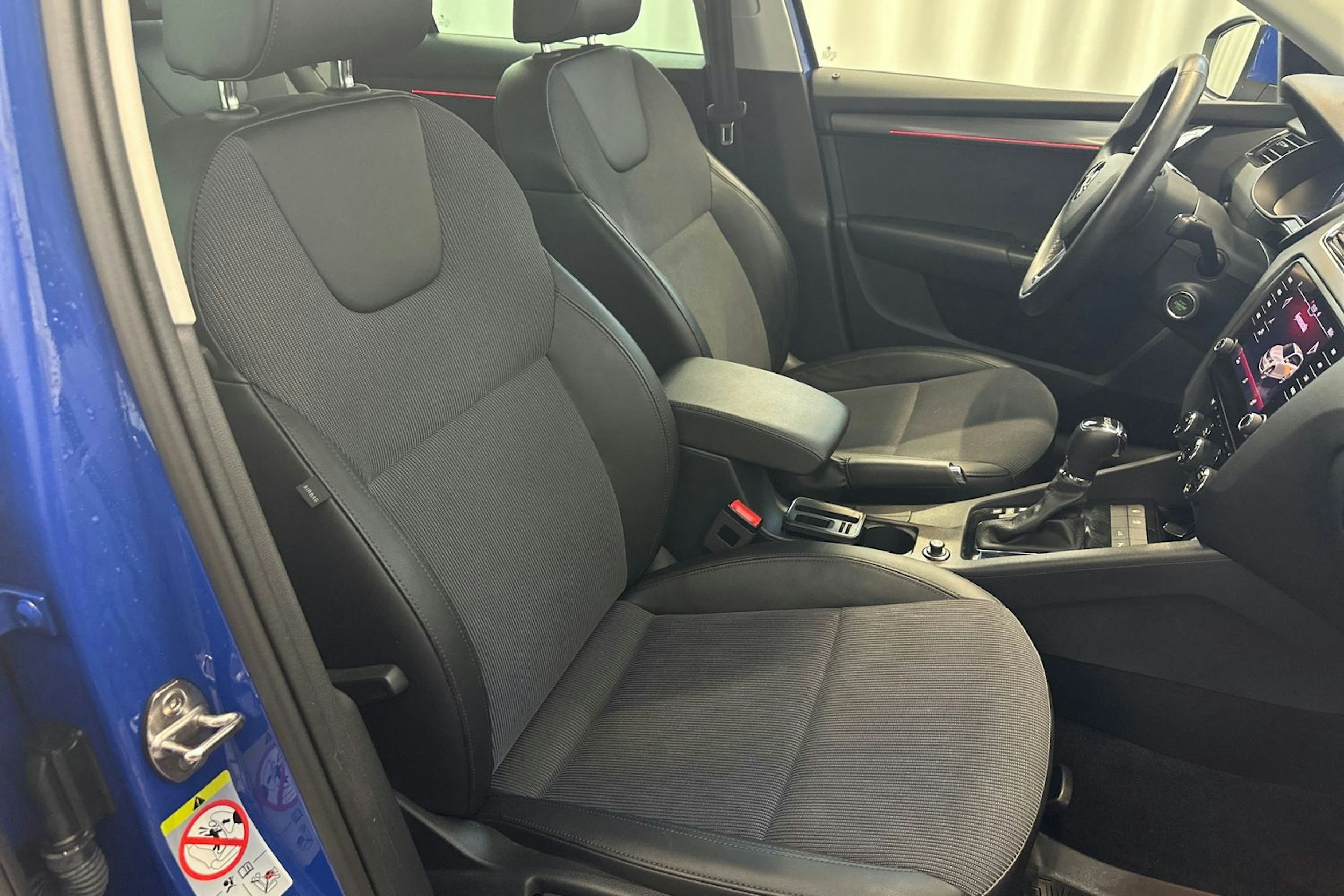 sininen Skoda Octavia 2020 kuva 15.