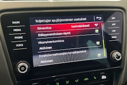 sininen Skoda Octavia 2020 kuva 26.