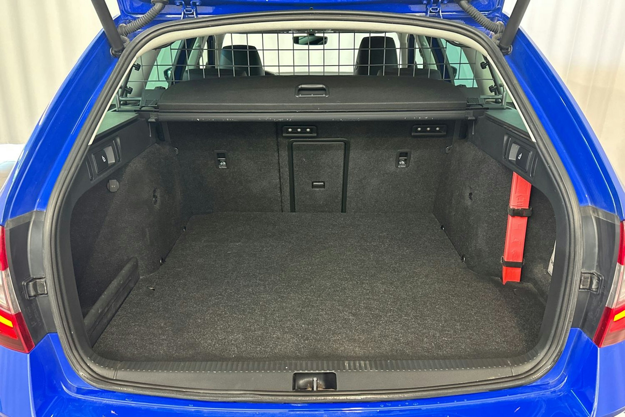 sininen Skoda Octavia 2020 kuva 32.