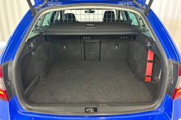 sininen Skoda Octavia 2020 kuva 32.