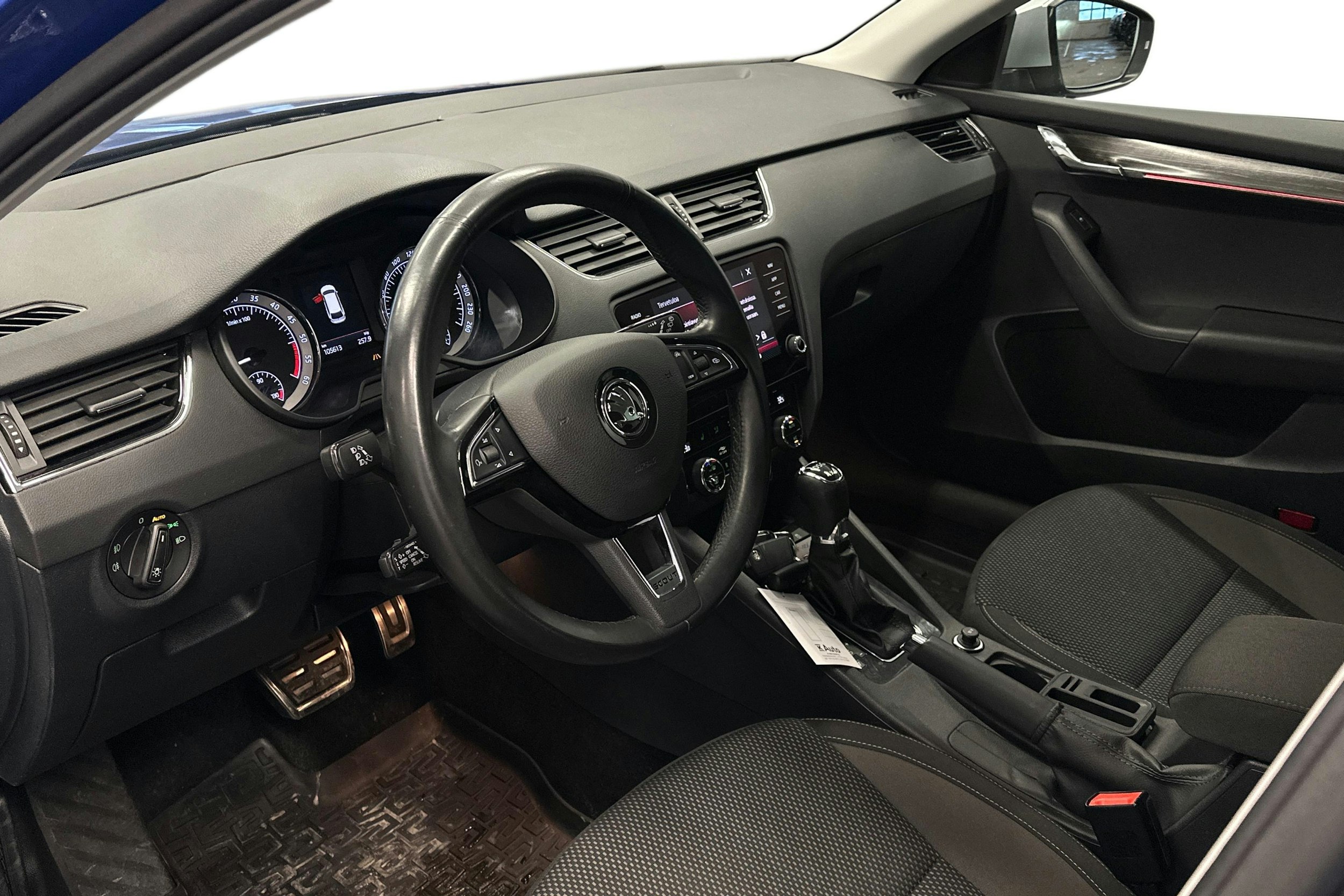 sininen Skoda Octavia 2020 kuva 3.