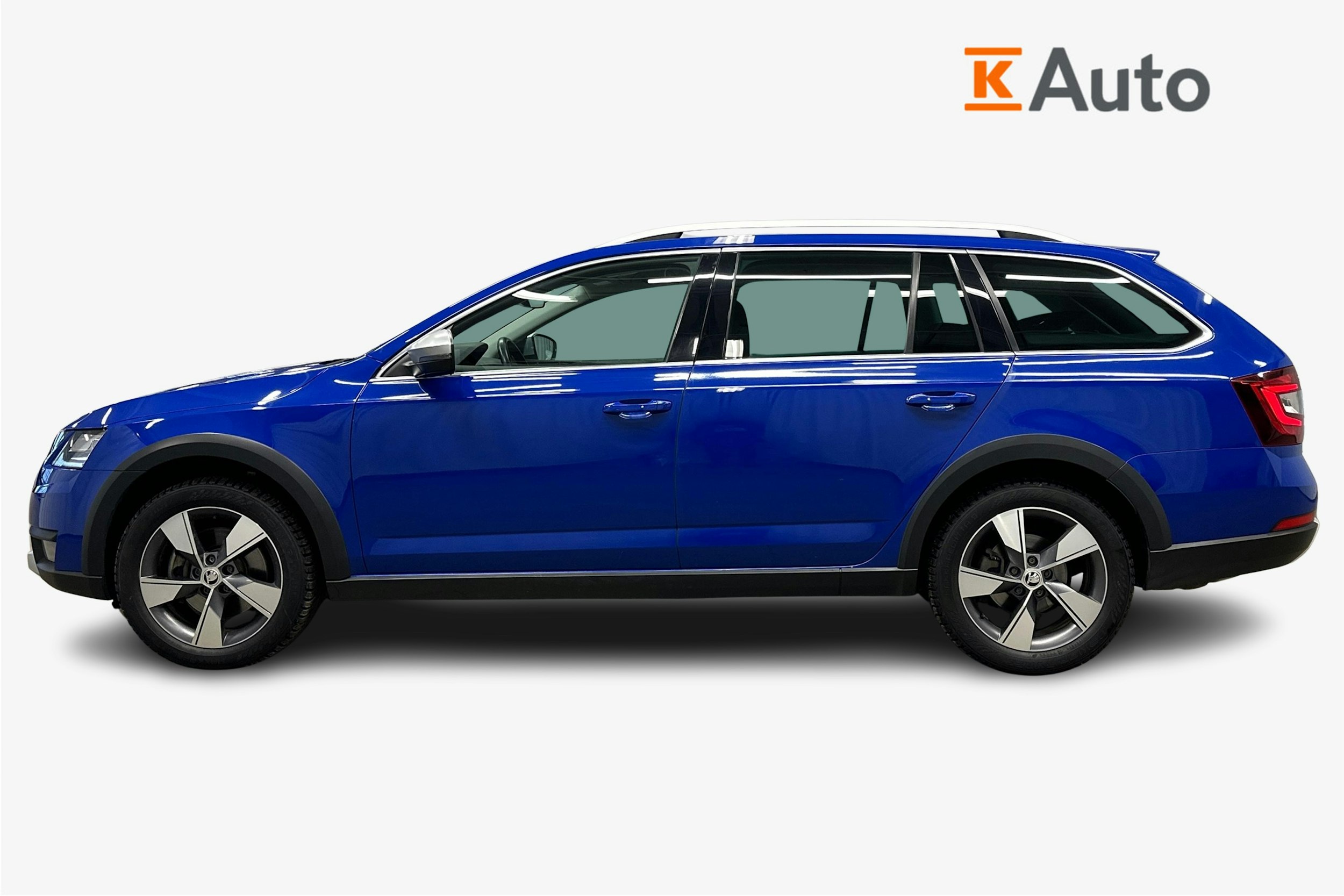 sininen Skoda Octavia 2020 kuva 6.