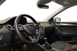 sininen Skoda Octavia 2020 kuva 7.