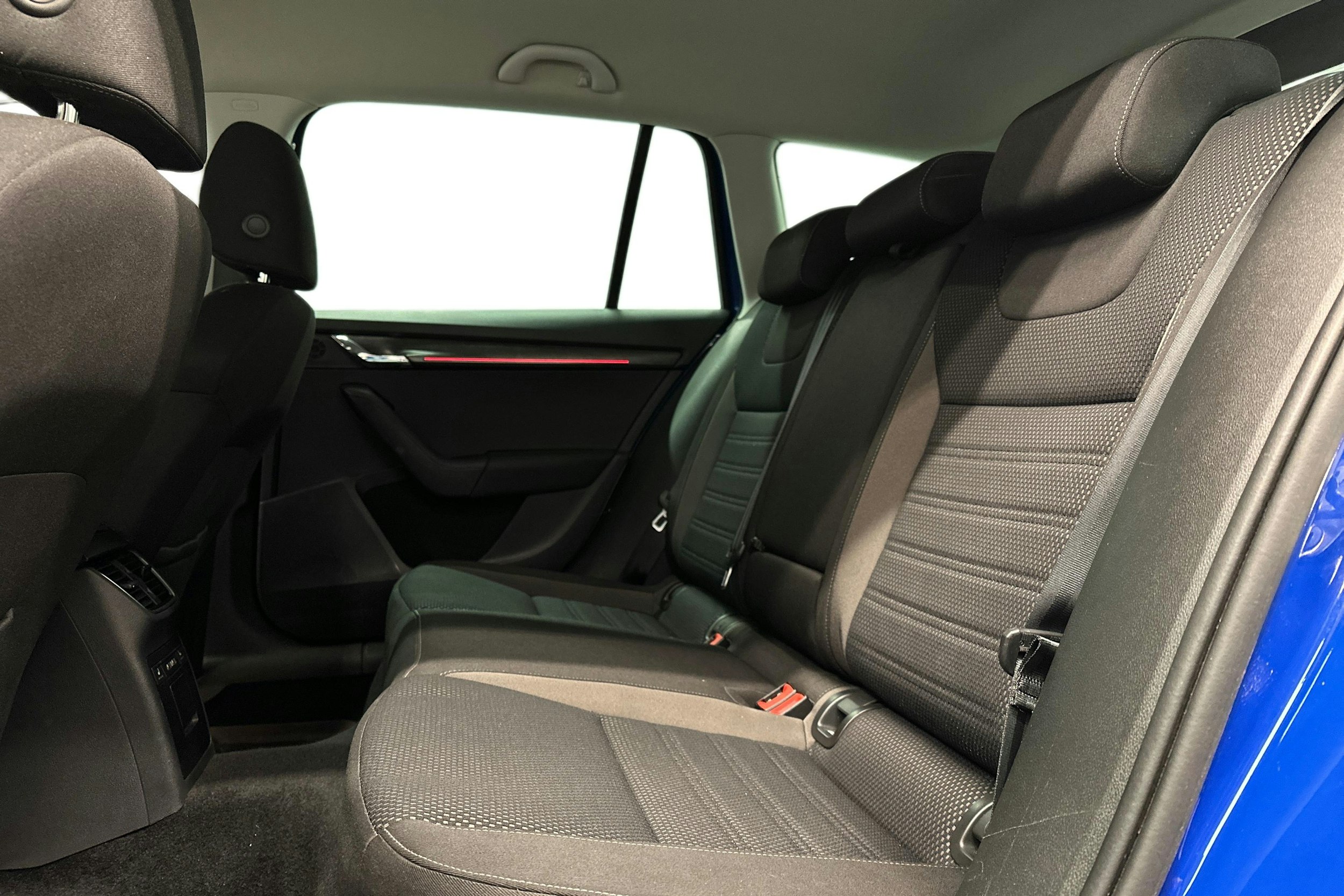 sininen Skoda Octavia 2020 kuva 10.