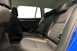 sininen Skoda Octavia 2020 kuva 10.