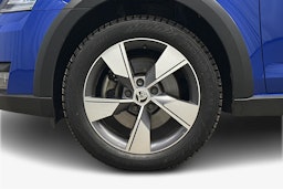 sininen Skoda Octavia 2020 kuva 11.