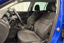 sininen Skoda Octavia 2020 kuva 17.