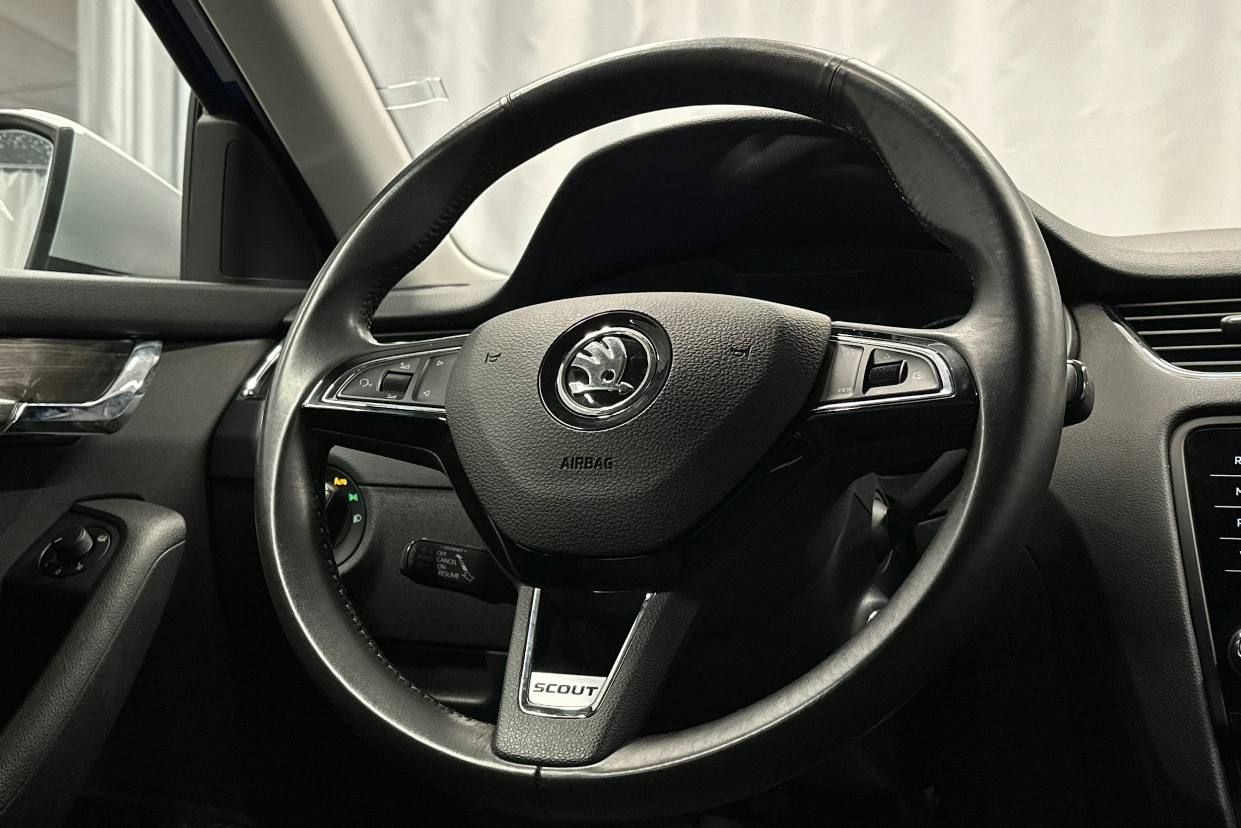 sininen Skoda Octavia 2020 kuva 18.