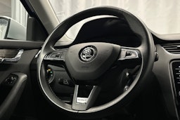 sininen Skoda Octavia 2020 kuva 18.