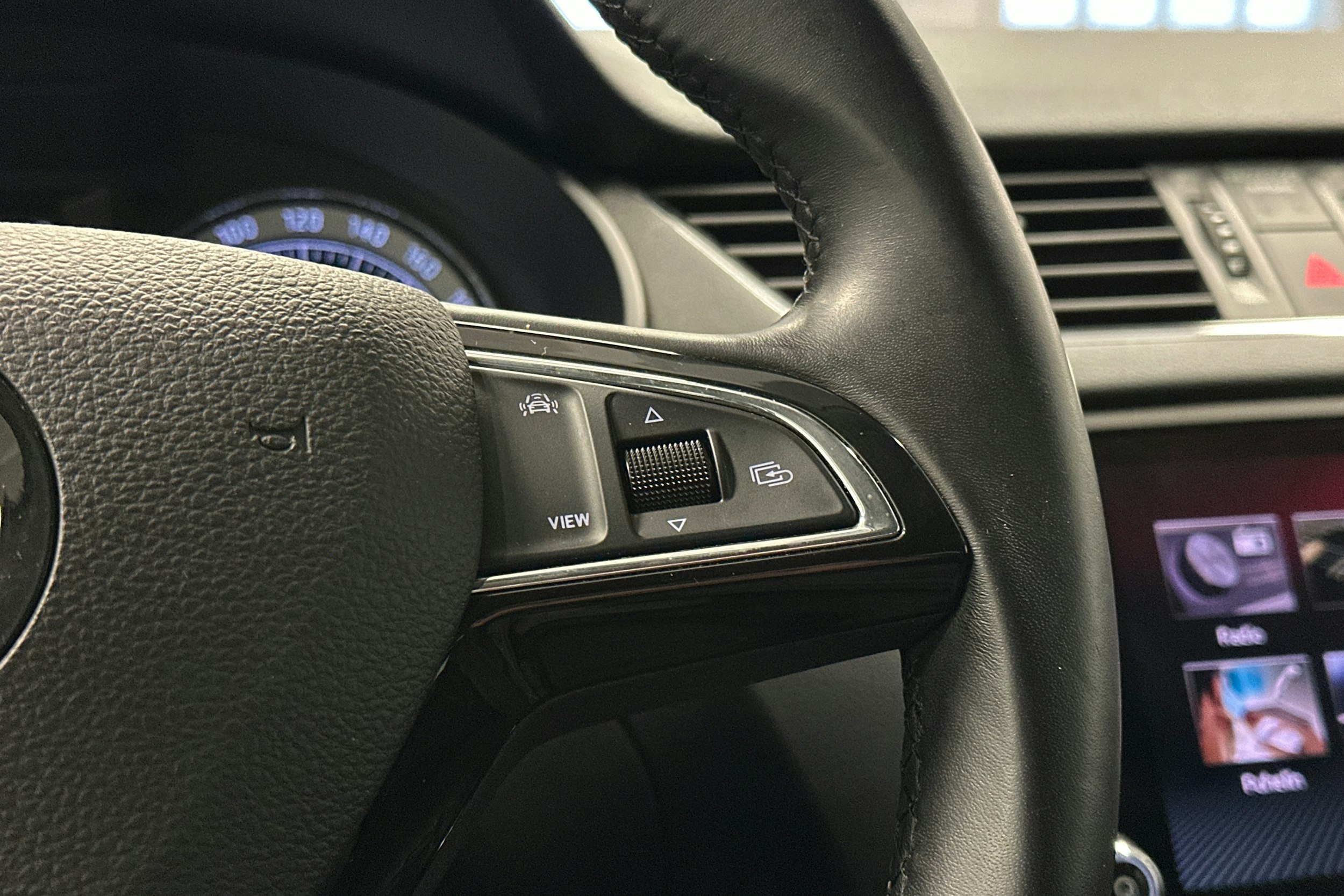 sininen Skoda Octavia 2020 kuva 20.