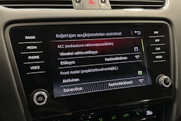 sininen Skoda Octavia 2020 kuva 24.