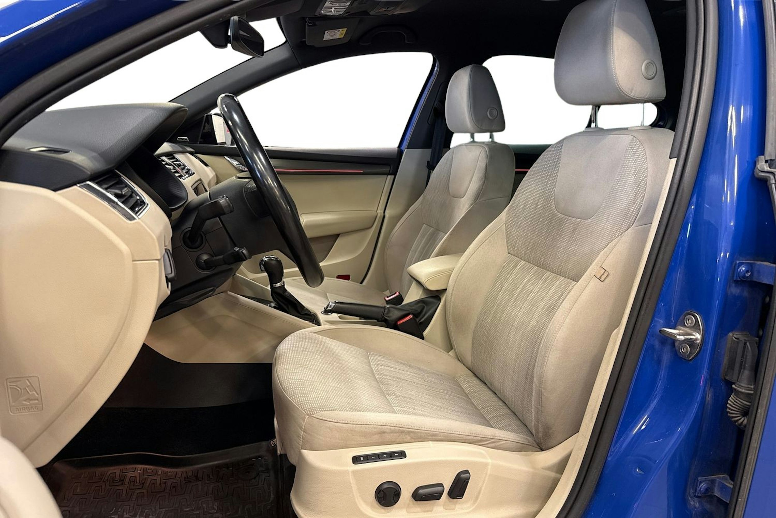 sininen Skoda Octavia 2020 kuva 10.