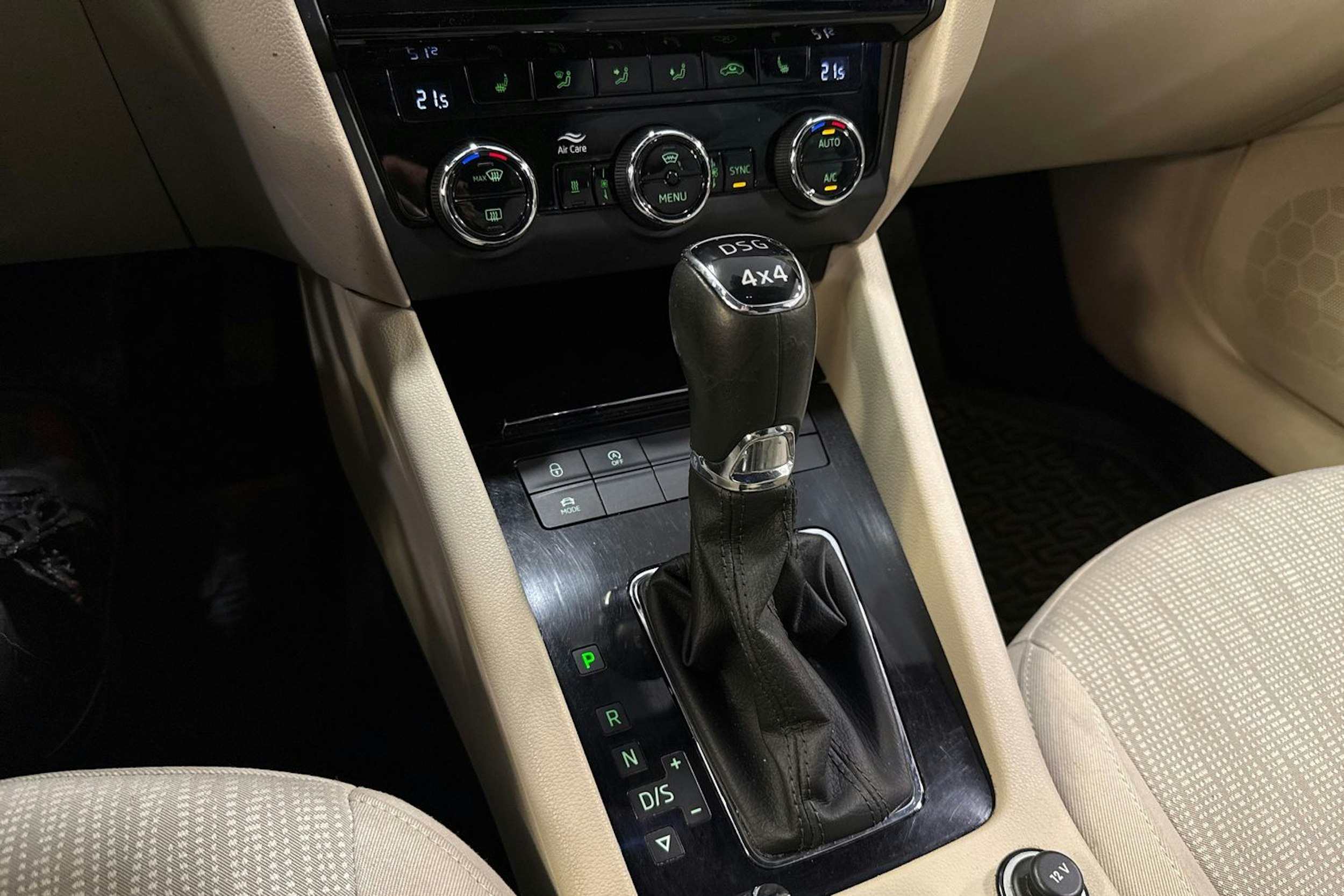 sininen Skoda Octavia 2020 kuva 26.