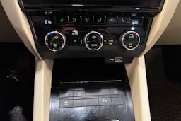 sininen Skoda Octavia 2020 kuva 27.