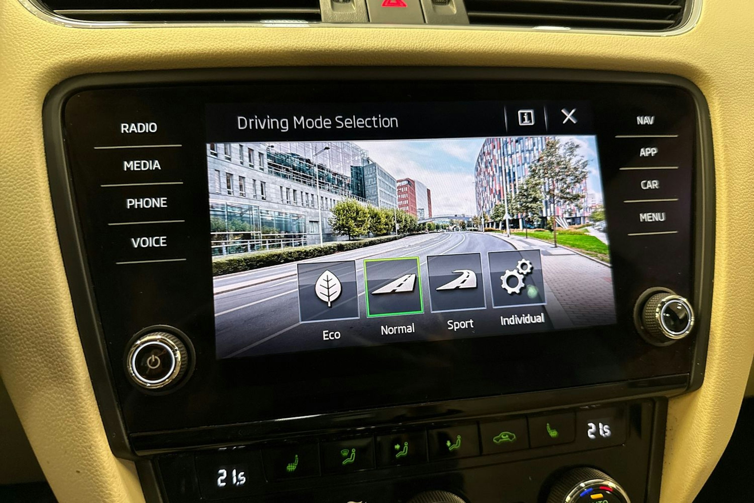 sininen Skoda Octavia 2020 kuva 32.