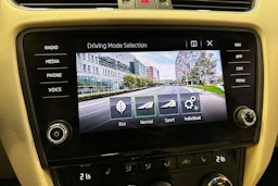 sininen Skoda Octavia 2020 kuva 32.