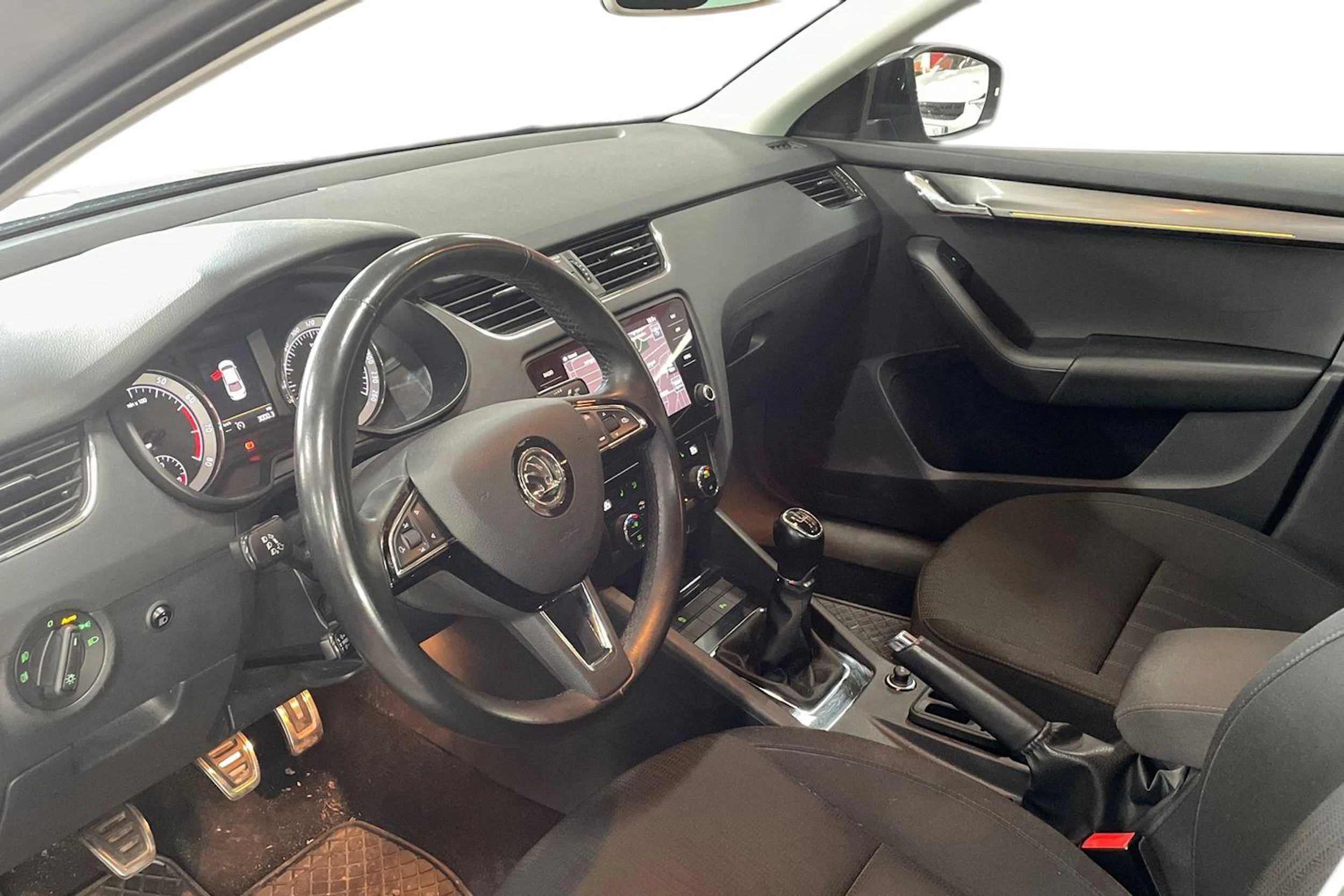 Harmaa Skoda OCTAVIA 2020 kuva 3.