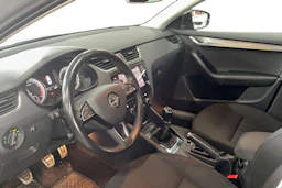 Harmaa Skoda OCTAVIA 2020 kuva 3.