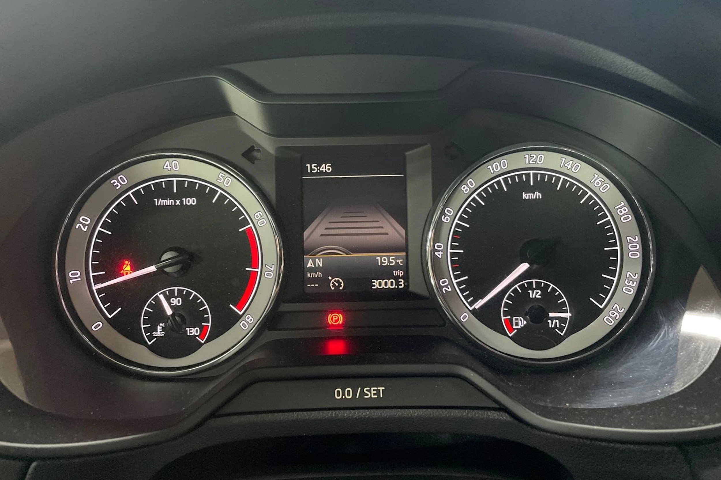 Harmaa Skoda OCTAVIA 2020 kuva 4.