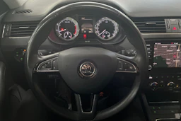 Harmaa Skoda OCTAVIA 2020 kuva 5.