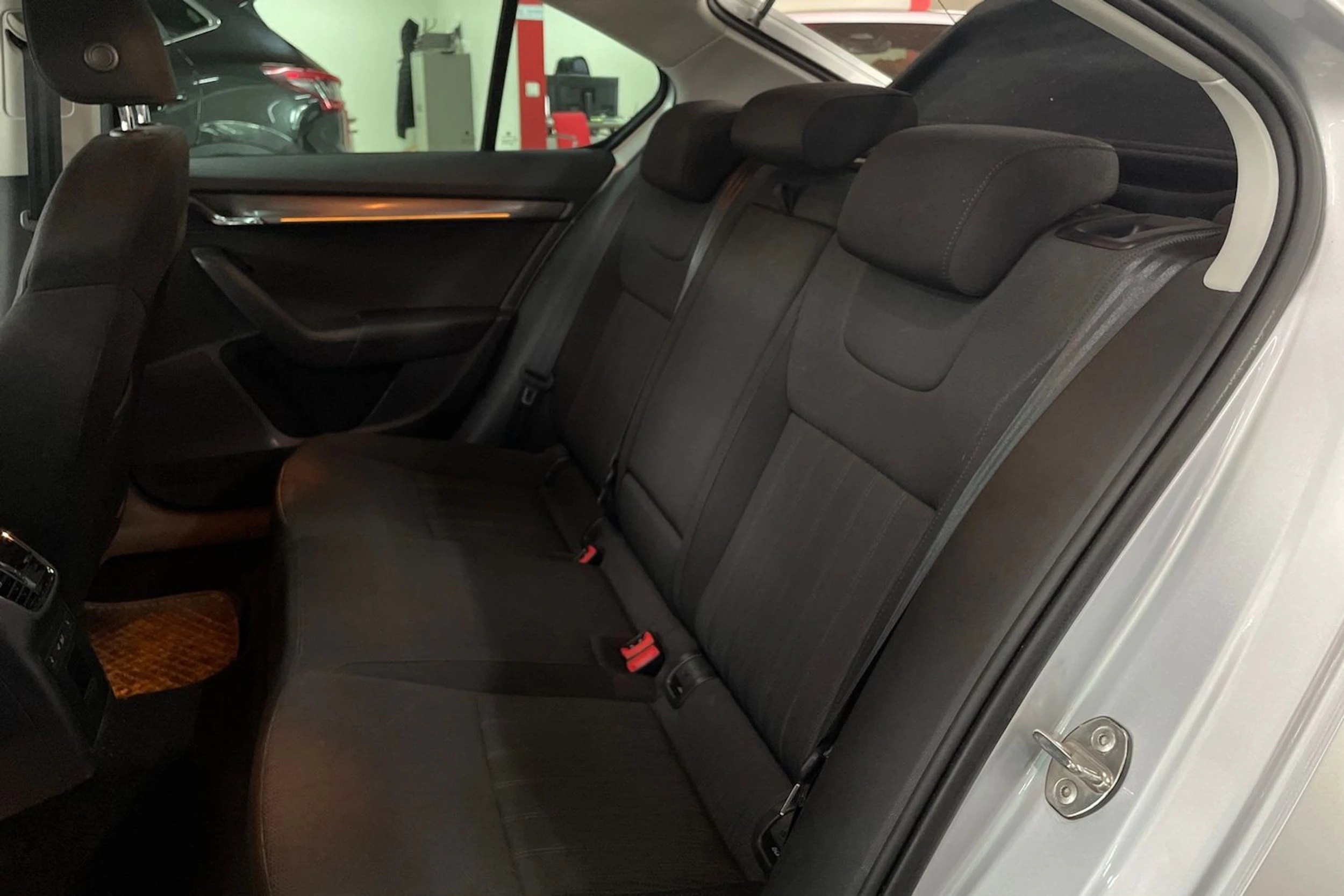 Harmaa Skoda OCTAVIA 2020 kuva 13.