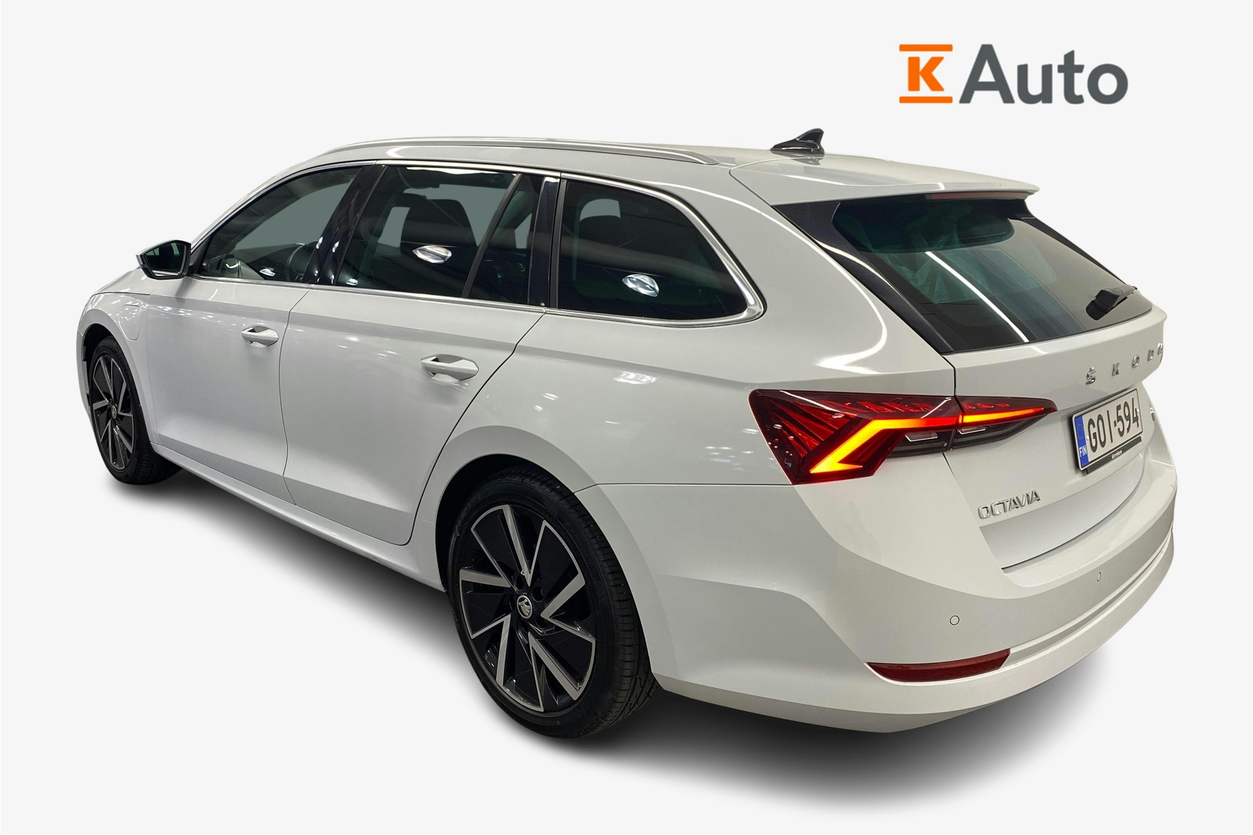Valkoinen Skoda OCTAVIA 2020 kuva 2.
