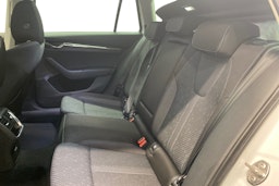 Valkoinen Skoda OCTAVIA 2020 kuva 10.