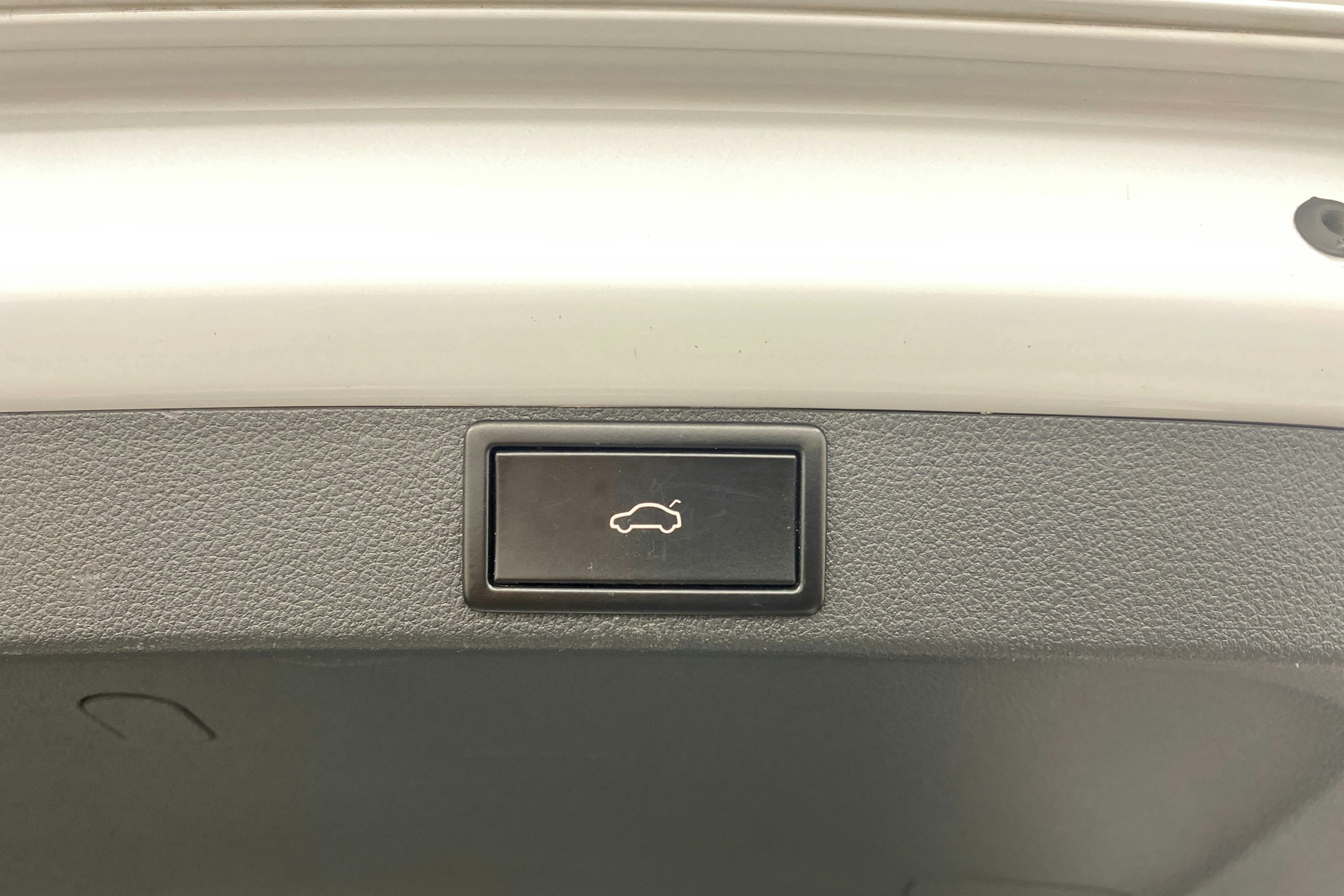 Valkoinen Skoda OCTAVIA 2020 kuva 16.