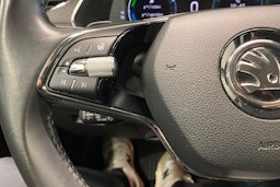 Valkoinen Skoda OCTAVIA 2020 kuva 17.