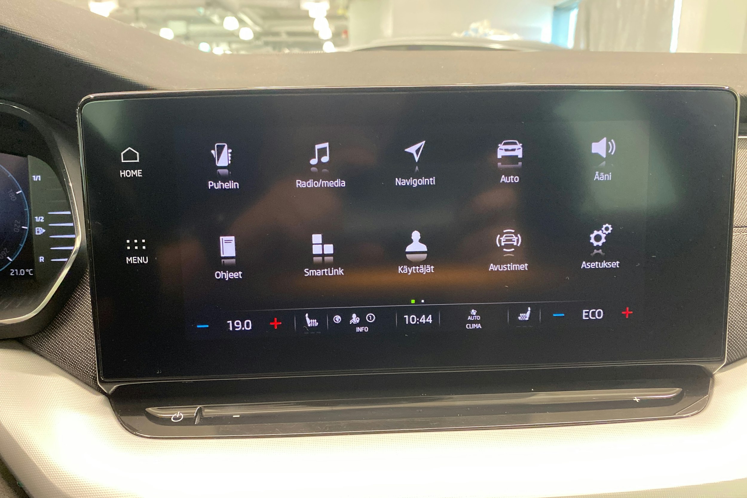 Valkoinen Skoda OCTAVIA 2020 kuva 20.