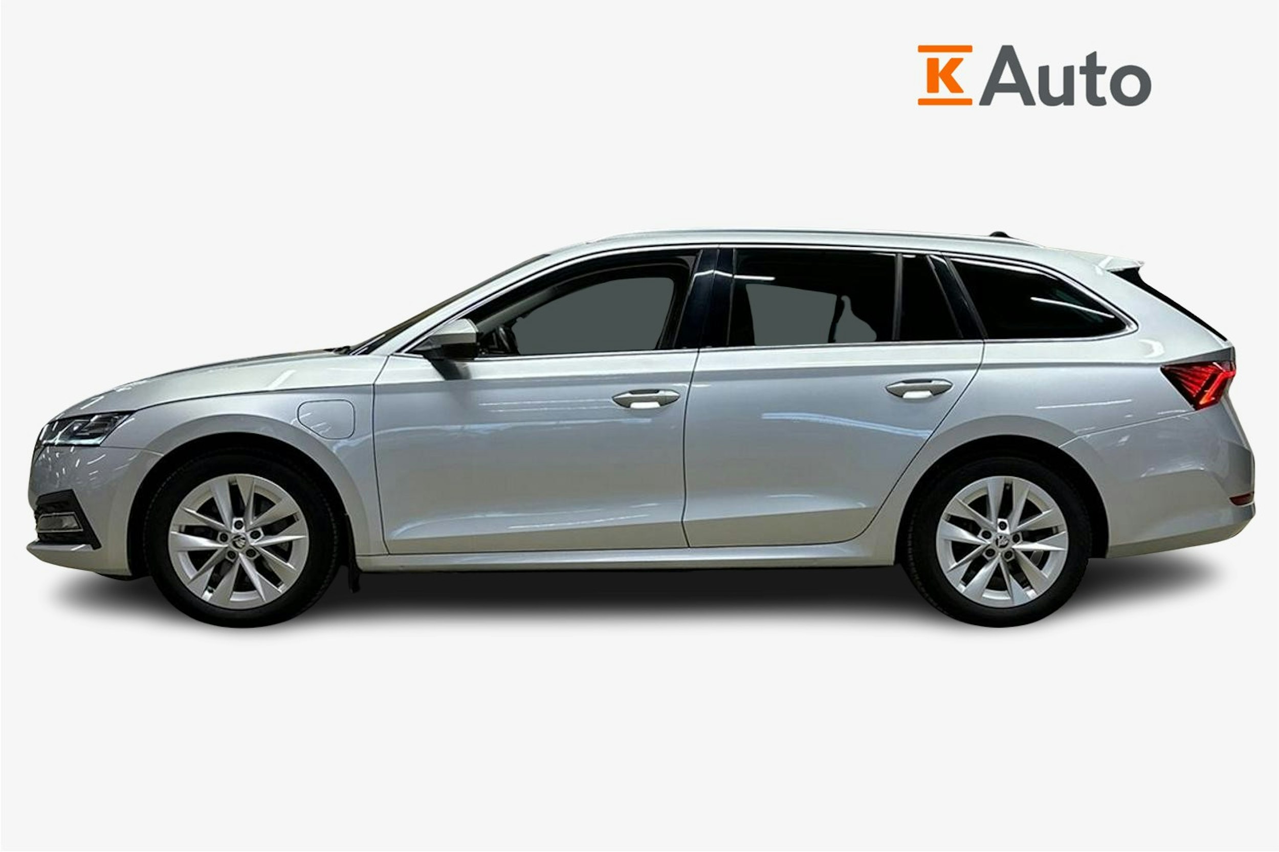 harmaa Skoda Octavia 2020 kuva 6.