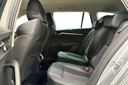 harmaa Skoda Octavia 2020 kuva 10.