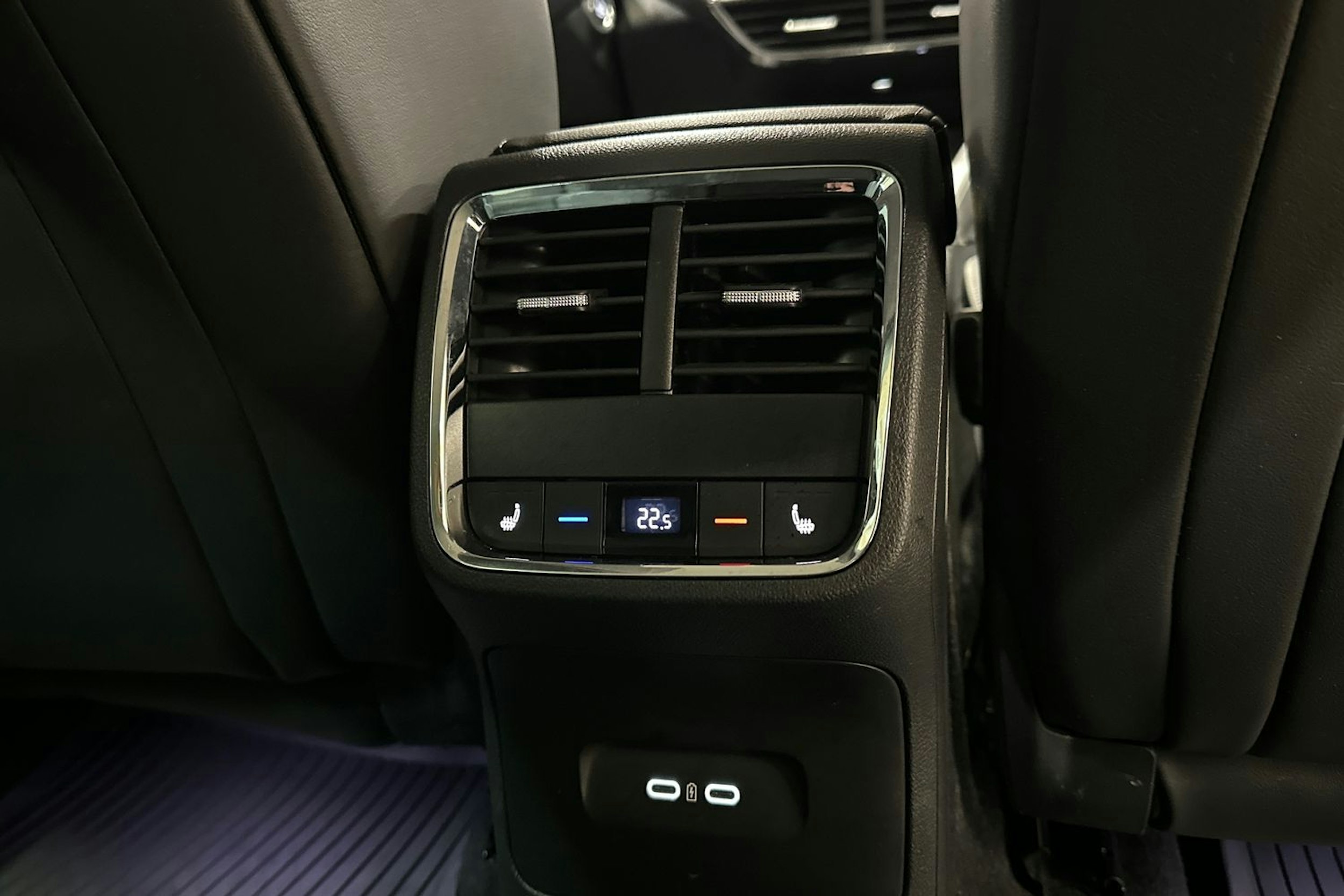 harmaa Skoda Octavia 2020 kuva 15.