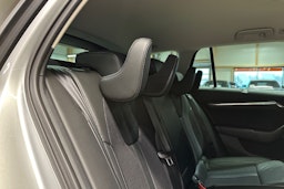 harmaa Skoda Octavia 2020 kuva 16.