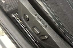 harmaa Skoda Octavia 2020 kuva 18.