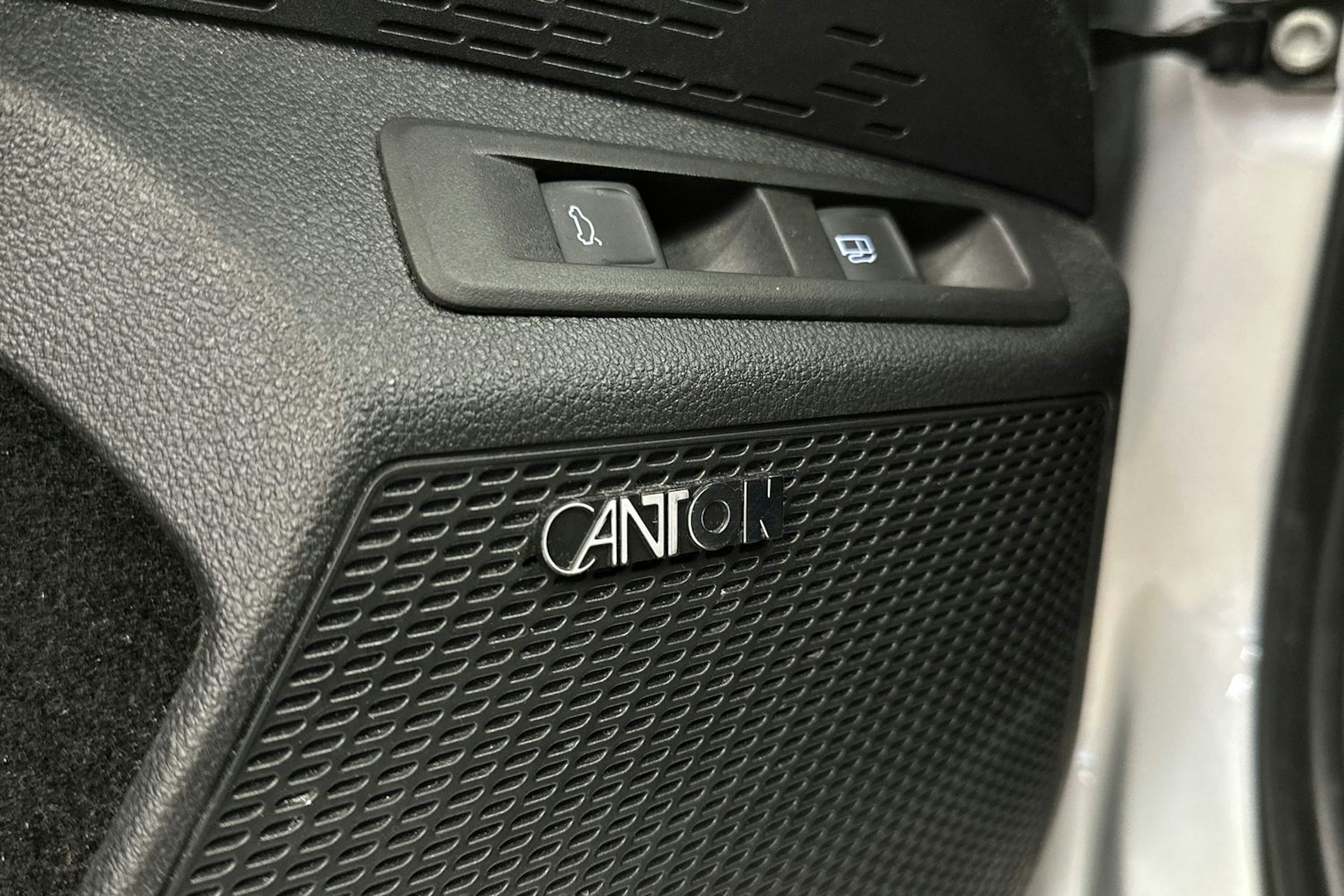 harmaa Skoda Octavia 2020 kuva 19.