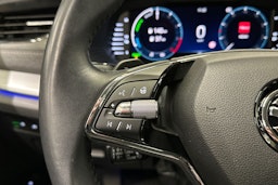 harmaa Skoda Octavia 2020 kuva 31.